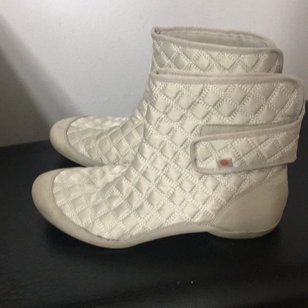 Rockport boots size 9.5